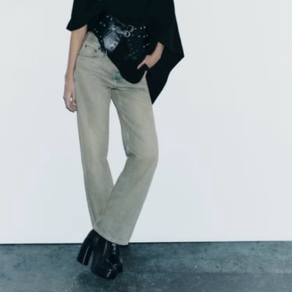 SOLD OUT 🌟 Zara Relaxed Boyfriend Jeans